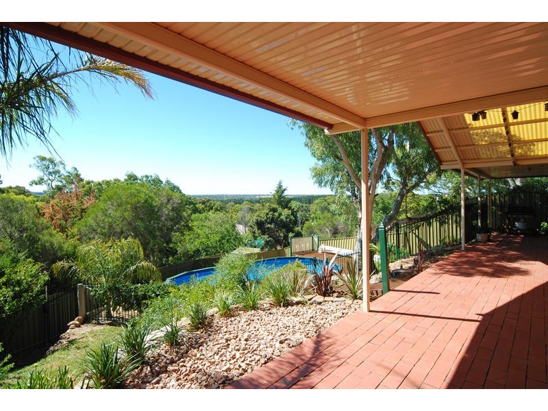 27 The Parkway, Aberfoyle Park SA 5159