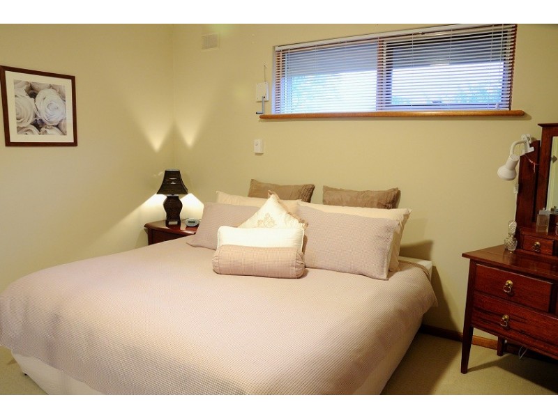 10 Tamala Crescent, Gilles Plains SA 5086