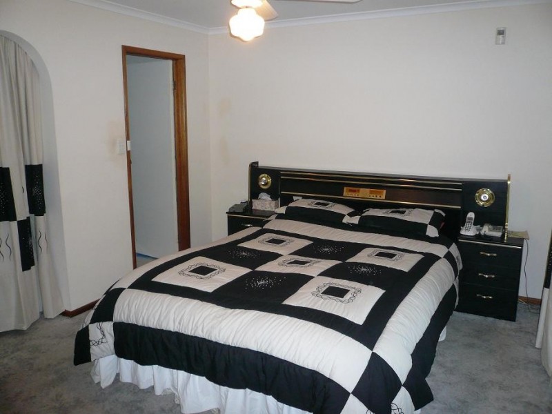 91 Bradman Road, Green Fields SA 5107