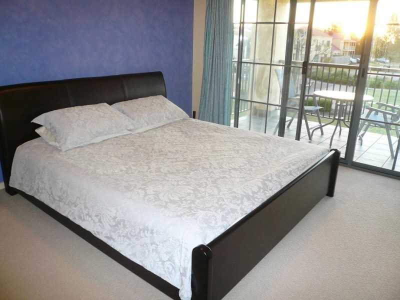 10/16 Parkdale Cr, Mawson Lakes SA 5095