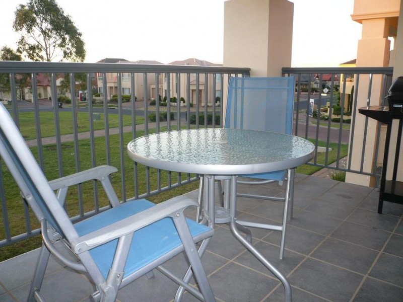 10/16 Parkdale Cr, Mawson Lakes SA 5095