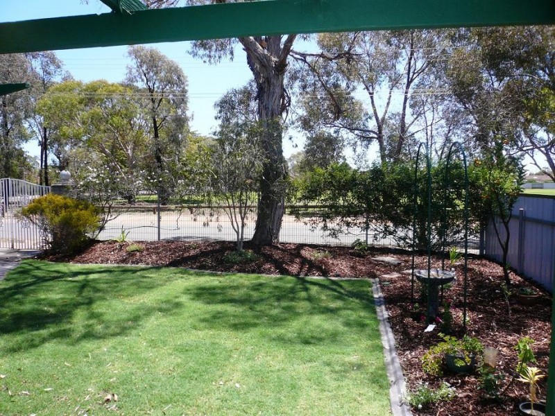 18 Francis Road, Brahma Lodge SA 5109