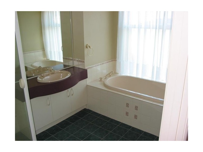 5 Sheaoak Drive, Mawson Lakes SA 5095