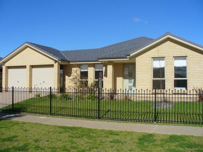 12 Nicholl Avenue, Aldinga Beach SA 5173