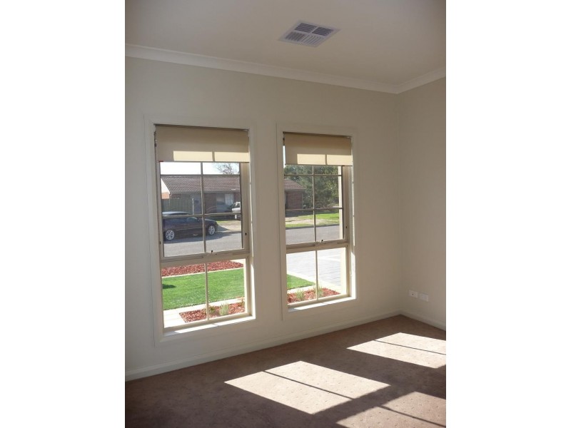 2 Eldridge Crescent, Grange SA 5022