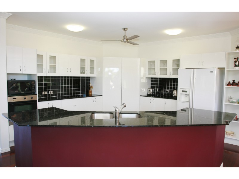40 Waterview Drive, Bushland Beach QLD 4818