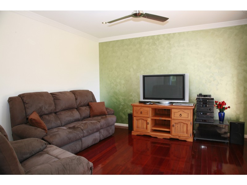 40 Waterview Drive, Bushland Beach QLD 4818