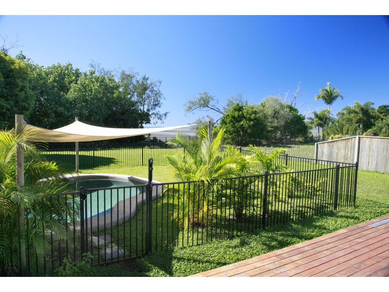 40 Waterview Drive, Bushland Beach QLD 4818