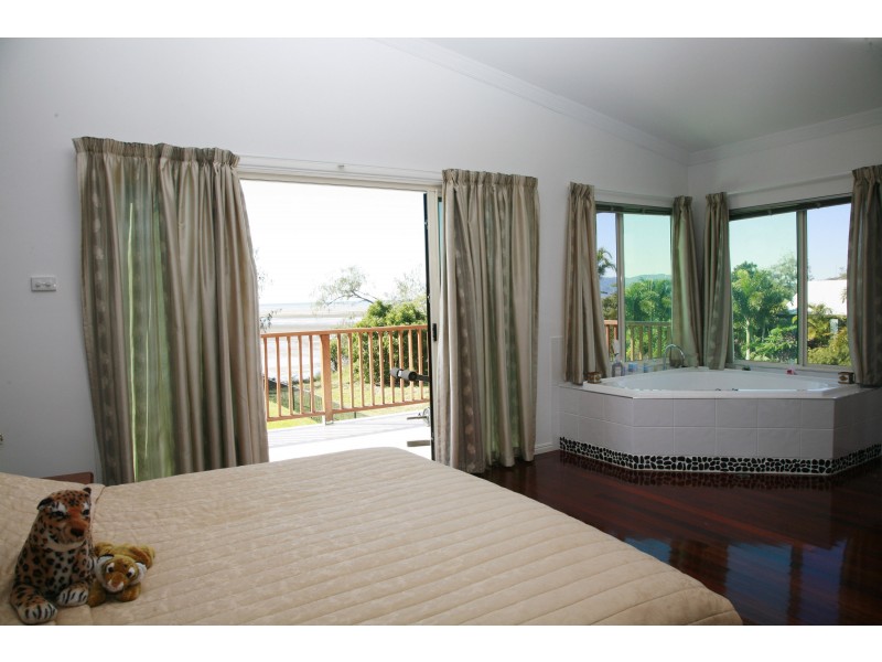 40 Waterview Drive, Bushland Beach QLD 4818