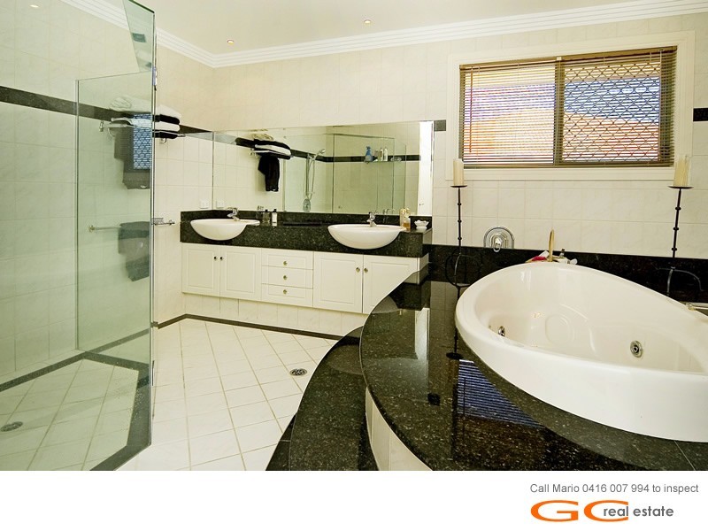 Paradise Point QLD 4216