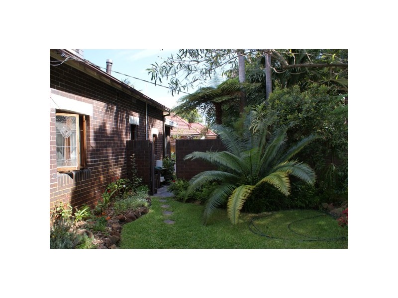 23 Stewart Ave, Hamilton East NSW 2303