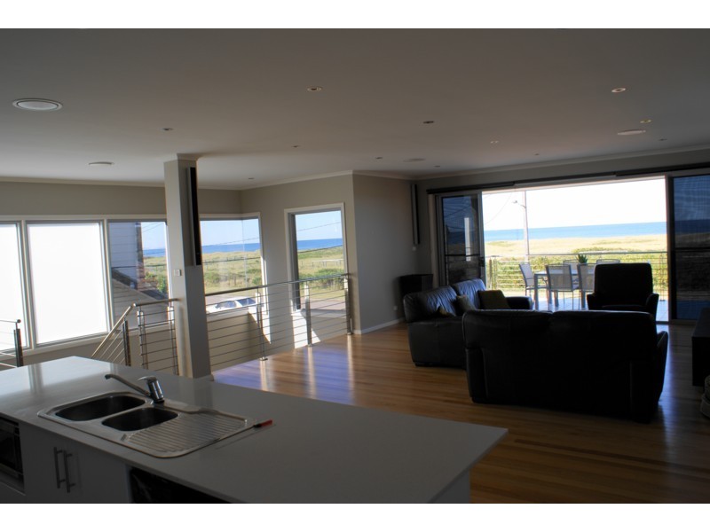 30 Eames Ave, Stockton NSW 2295