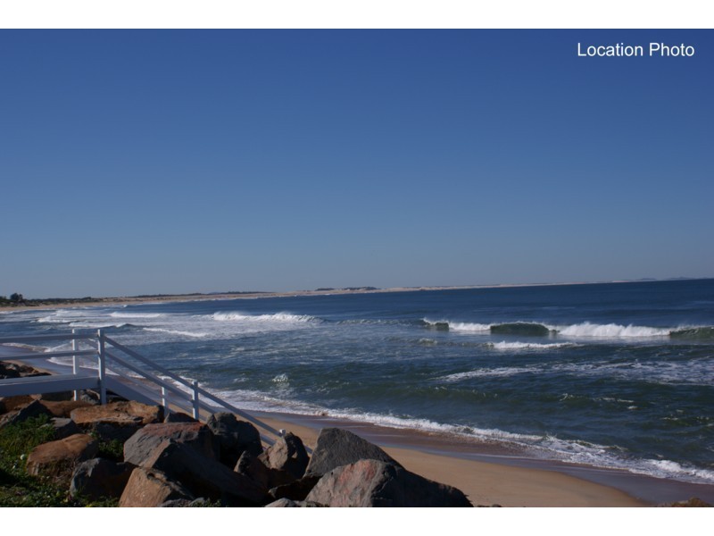 30 Eames Ave, Stockton NSW 2295