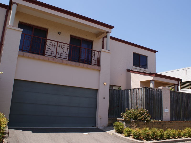 42/1 Queen Street, Cooks Hill NSW 2300