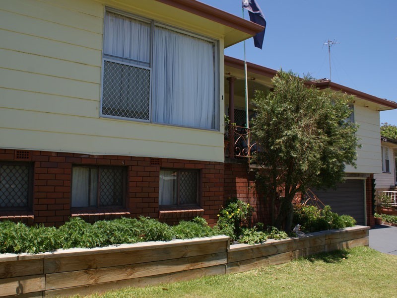 1 Bershire Ave, Merewether Heights NSW 2291