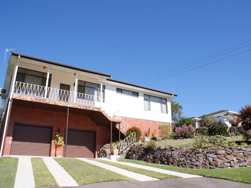 17 Collarena Cr, Kahibah NSW 2290