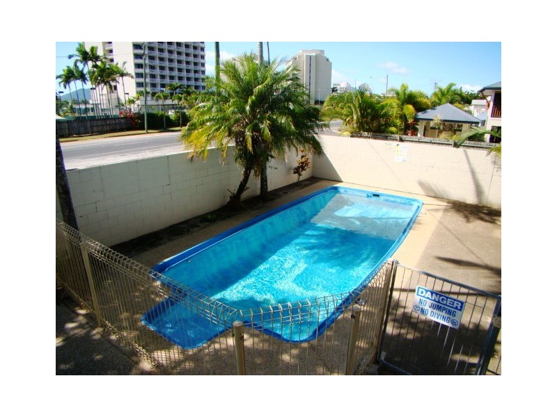 4/281 Lake Street, Cairns QLD 4870