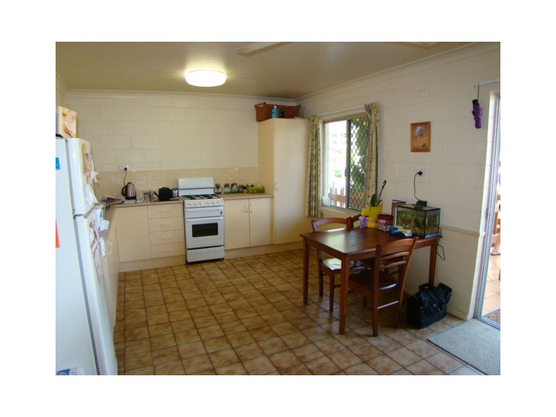 4/281 Lake Street, Cairns QLD 4870