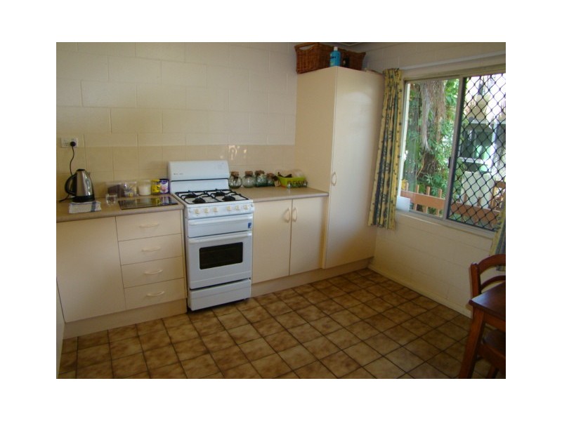 4/281 Lake Street, Cairns QLD 4870