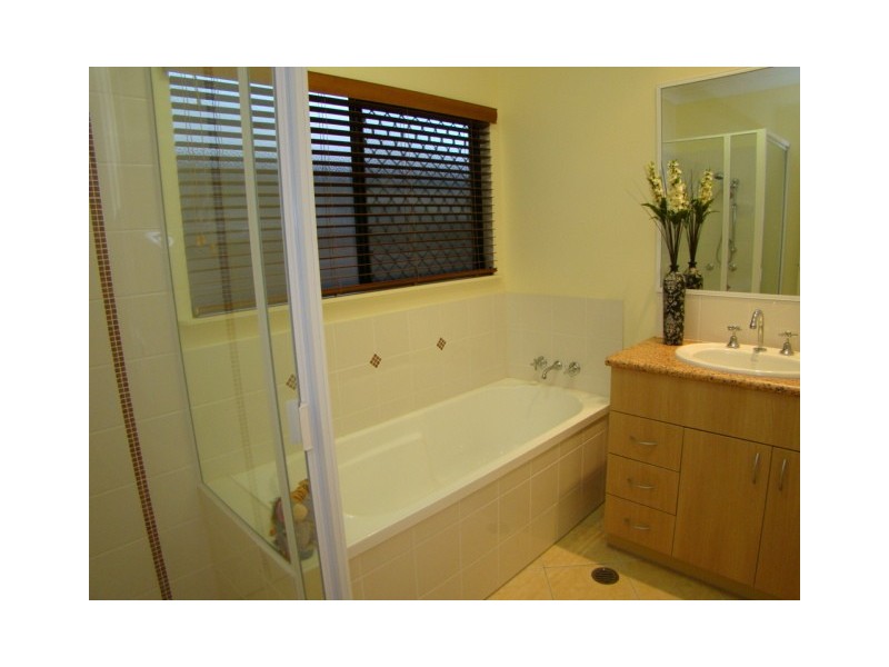 9 Surtees Close, Bentley Park QLD 4869