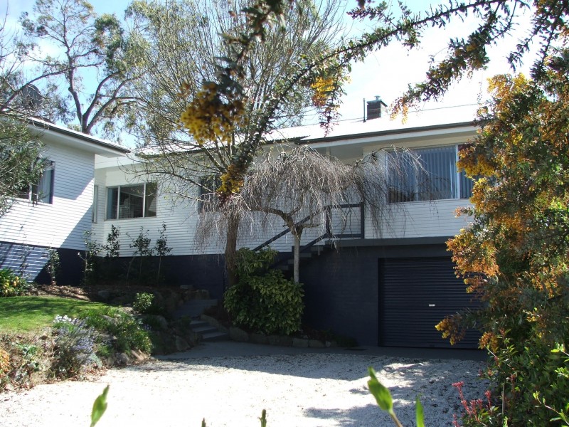21 COLLEGE AVE, Armidale NSW 2350