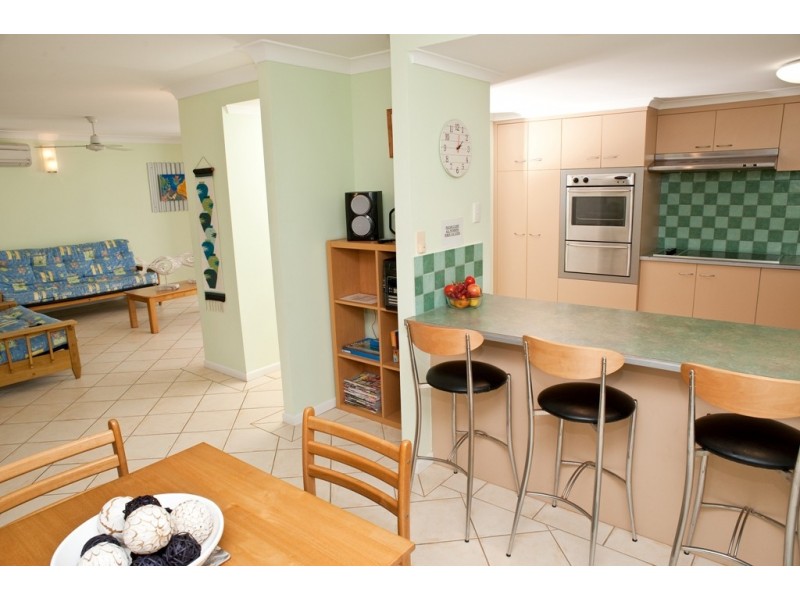 2/41 Esplanade, Bargara QLD 4670