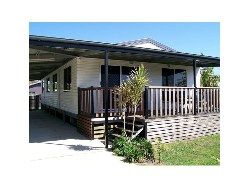 3 Hampson Street, Burnett Heads QLD 4670