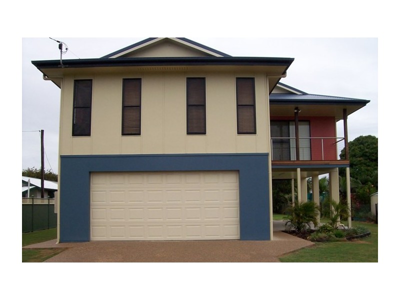 10 Powers Road, Burnett Heads QLD 4670