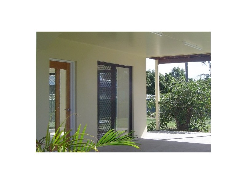 10 Powers Road, Burnett Heads QLD 4670