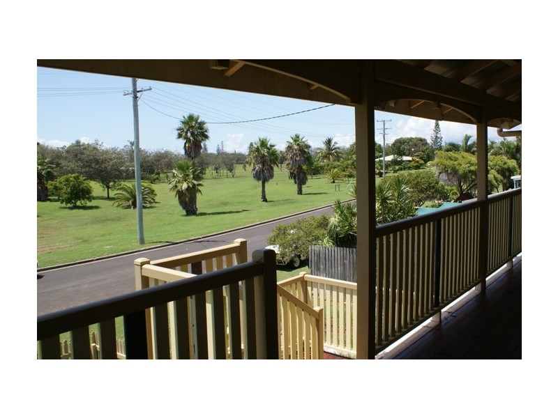 34 Moore St, Elliott Heads QLD 4670