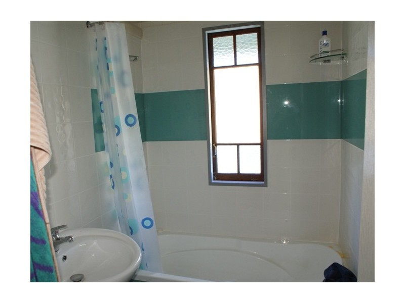 34 Moore St, Elliott Heads QLD 4670