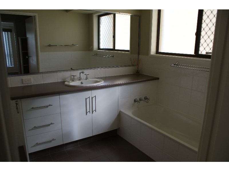 10 Fairway Drive, Bargara QLD 4670