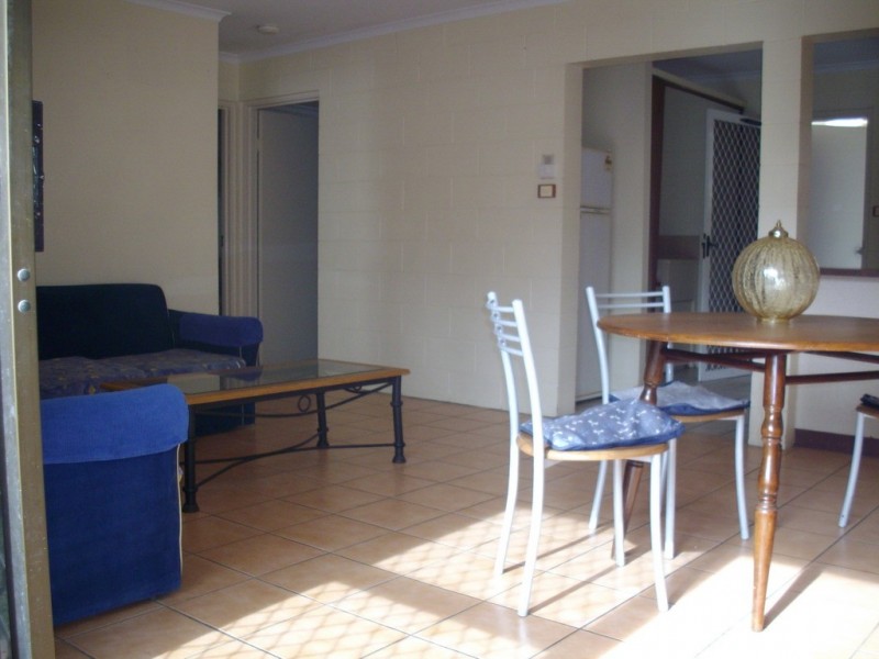 2/64 PEASE STREET, Manoora QLD 4870