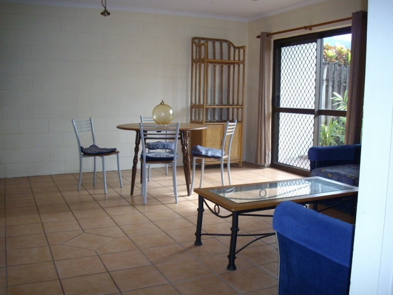 2/64 PEASE STREET, Manoora QLD 4870