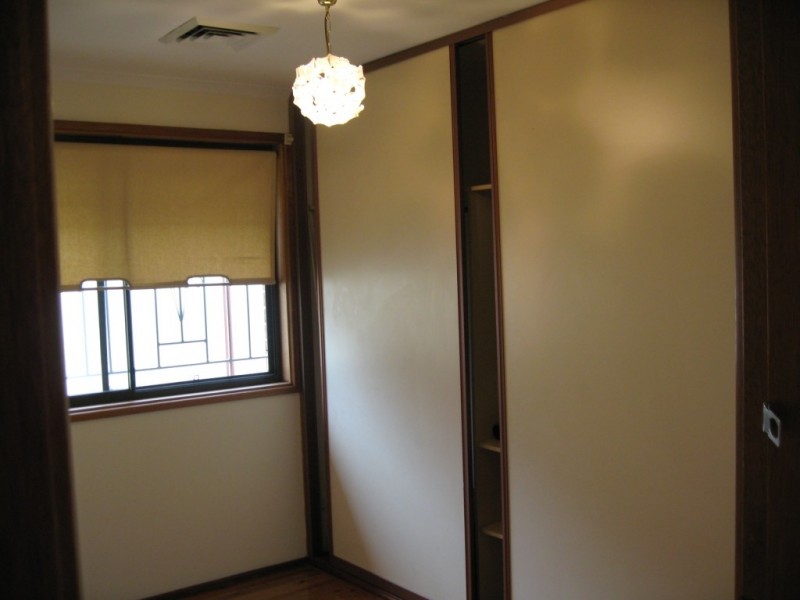 Edensor Park NSW 2176