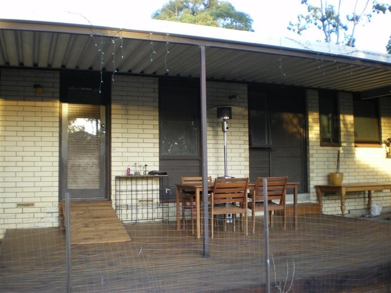15 Redcraze Street, Aberfoyle Park SA 5159