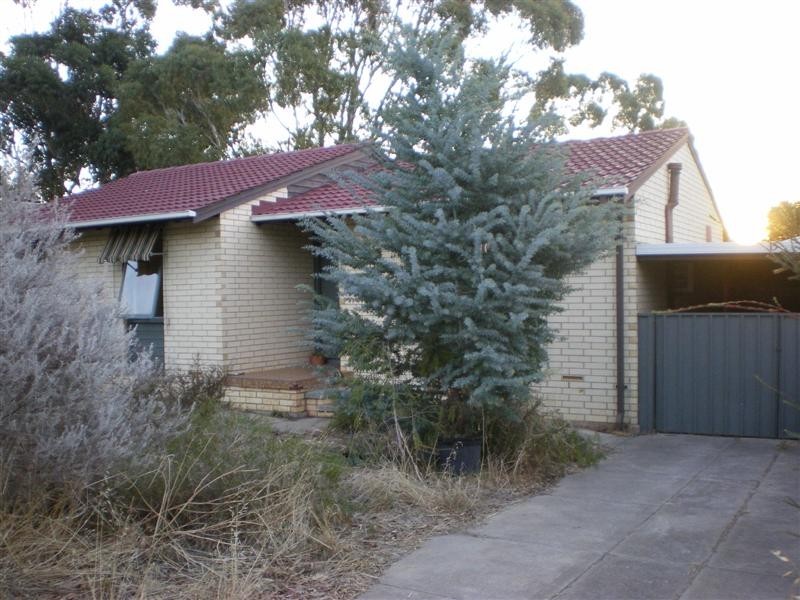15 Redcraze Street, Aberfoyle Park SA 5159