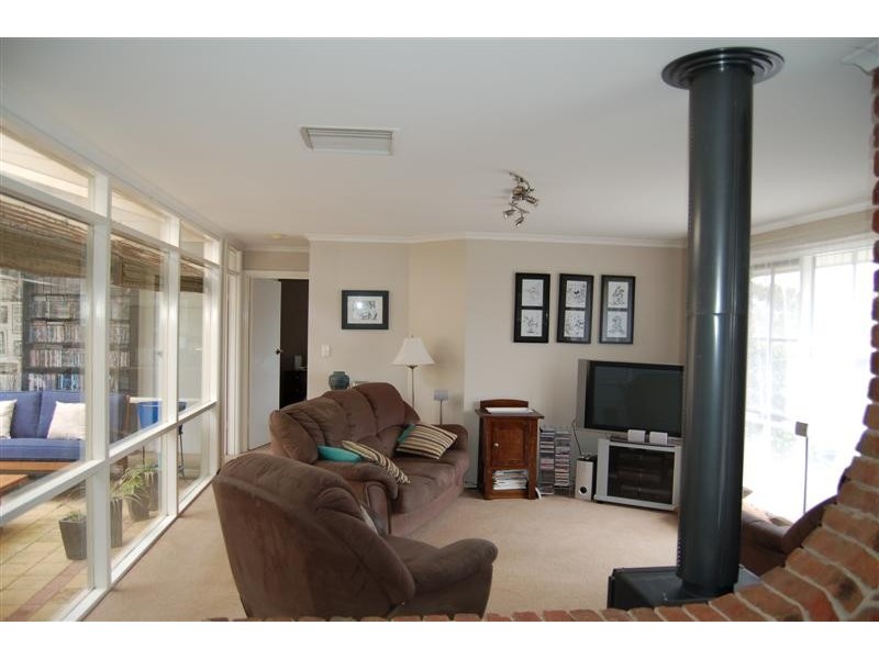 2 Walters Cresent, Aberfoyle Park SA 5159