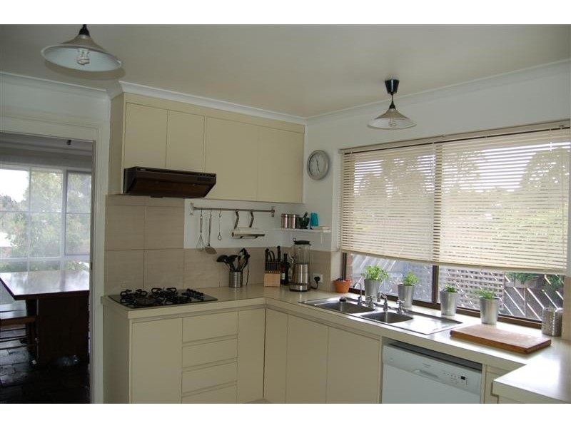 2 Walters Cresent, Aberfoyle Park SA 5159