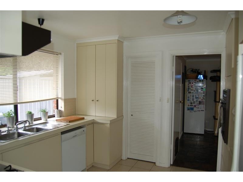 2 Walters Cresent, Aberfoyle Park SA 5159