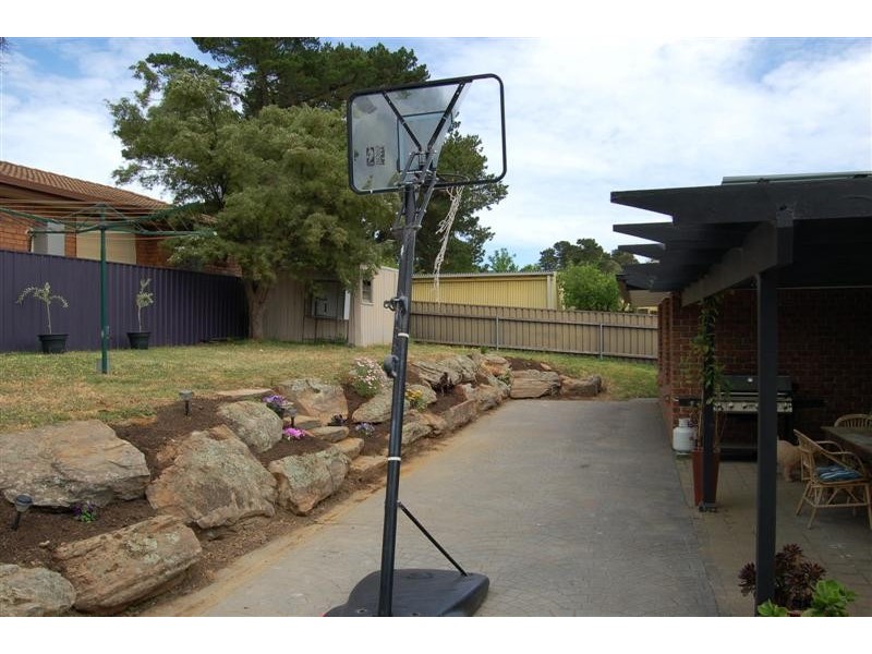 2 Walters Cresent, Aberfoyle Park SA 5159