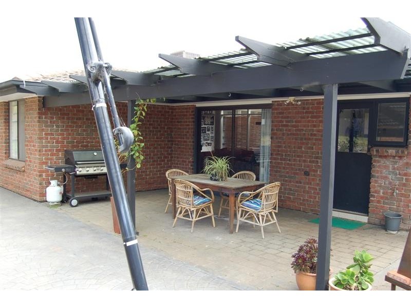 2 Walters Cresent, Aberfoyle Park SA 5159