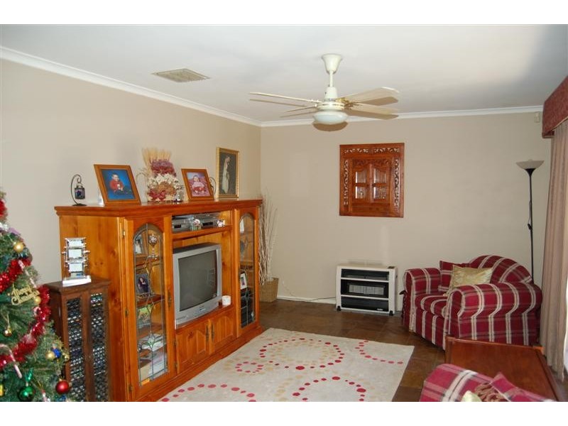 6 Jordan Ave, Happy Valley SA 5159