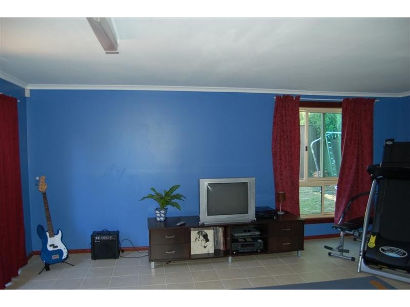 6 Jordan Ave, Happy Valley SA 5159