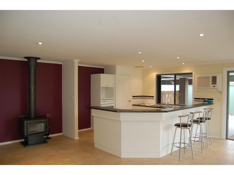 8 Greenbriar Ave, Happy Valley SA 5159