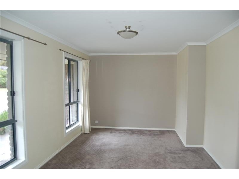 8 Greenbriar Ave, Happy Valley SA 5159