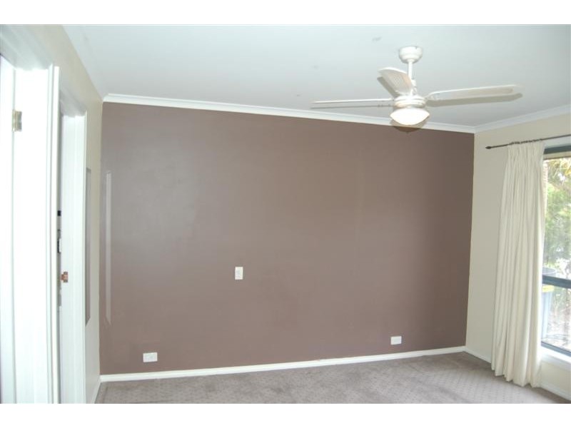 8 Greenbriar Ave, Happy Valley SA 5159