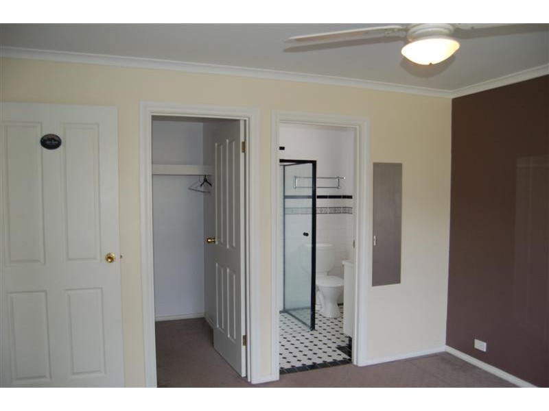 8 Greenbriar Ave, Happy Valley SA 5159