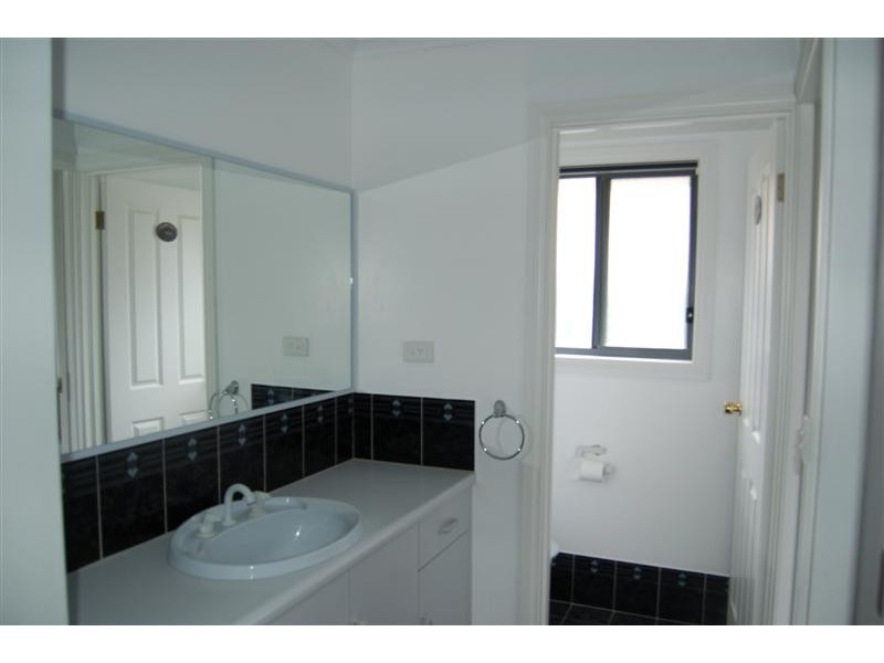 8 Greenbriar Ave, Happy Valley SA 5159