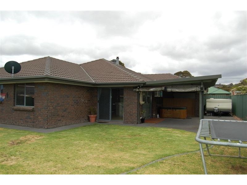 8 Greenbriar Ave, Happy Valley SA 5159